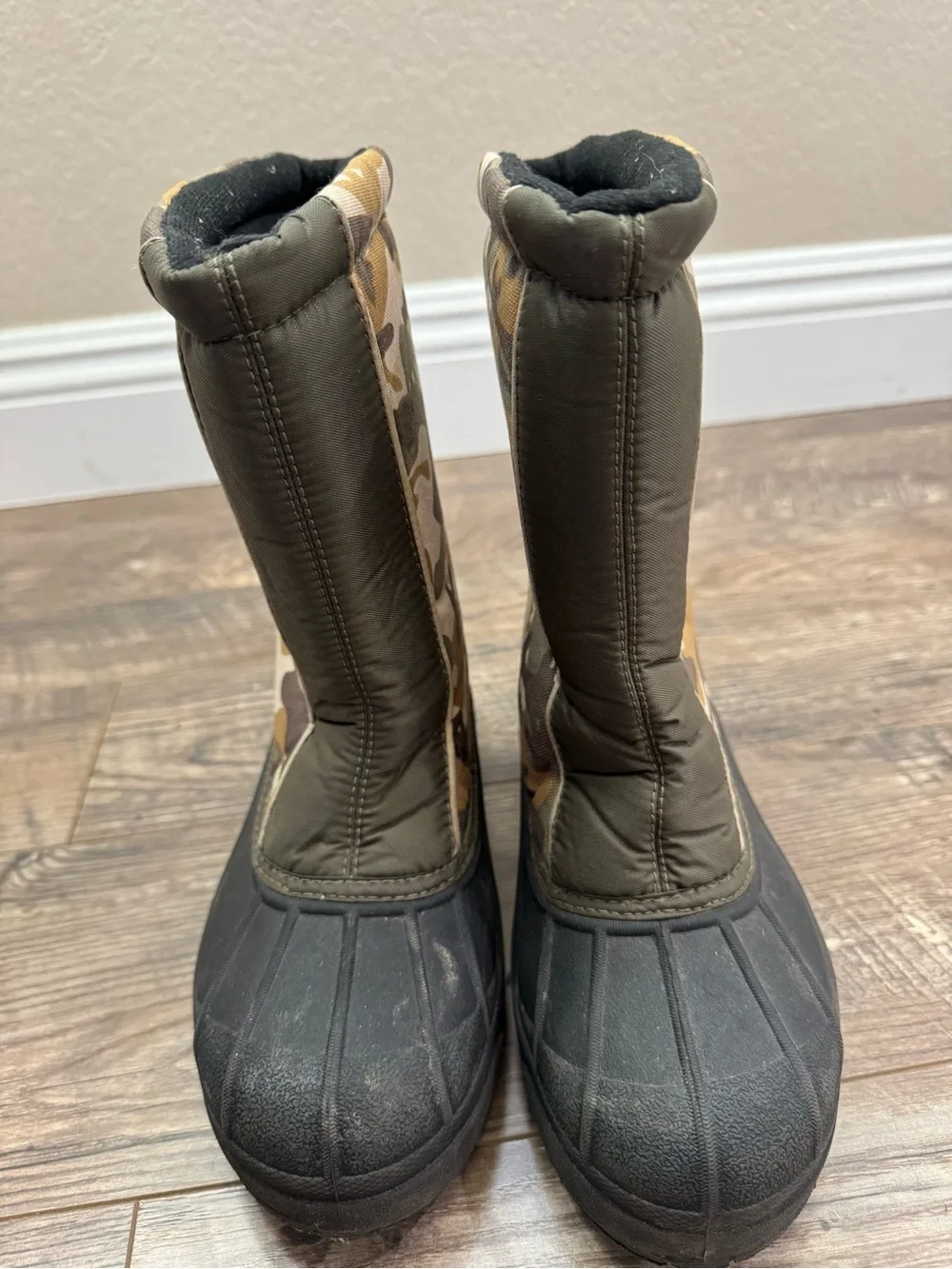 Sorel Snow Command Camo Snow Boots Kids Youth Size 5 Waterproof Insulated